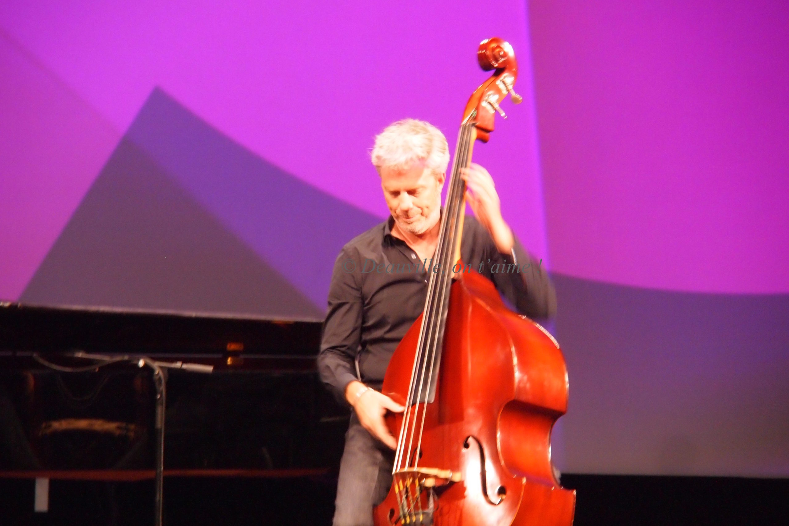 Kyle Eastwood sur la scène du CID
